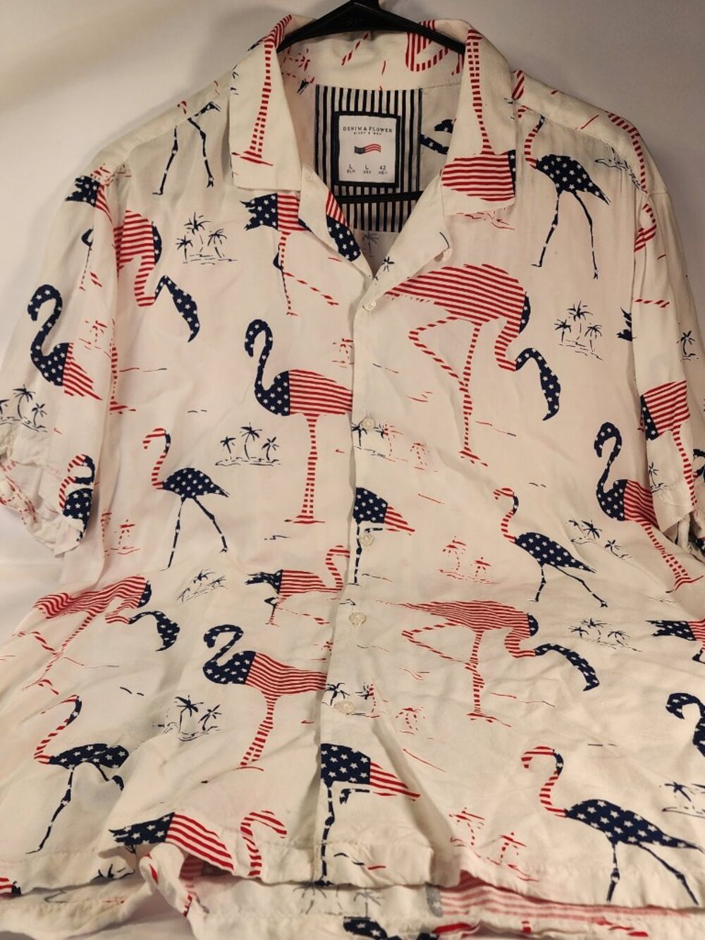 DENIM & FLOWER SIZE LARGE Men's Land of the Free Flamingo Hawaiian-style shirt